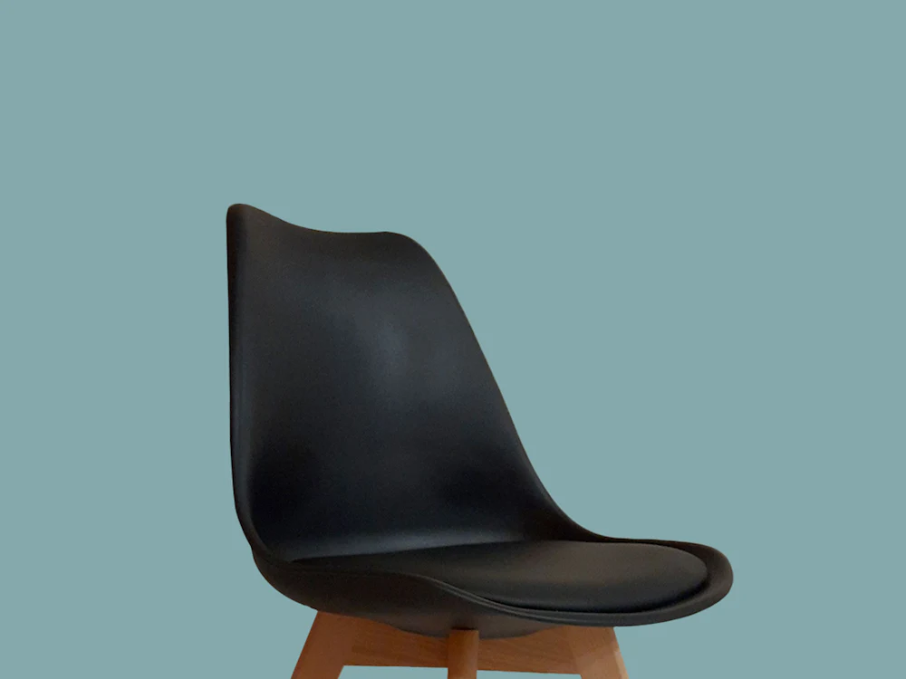 Silla nórdica, madera y polipropileno