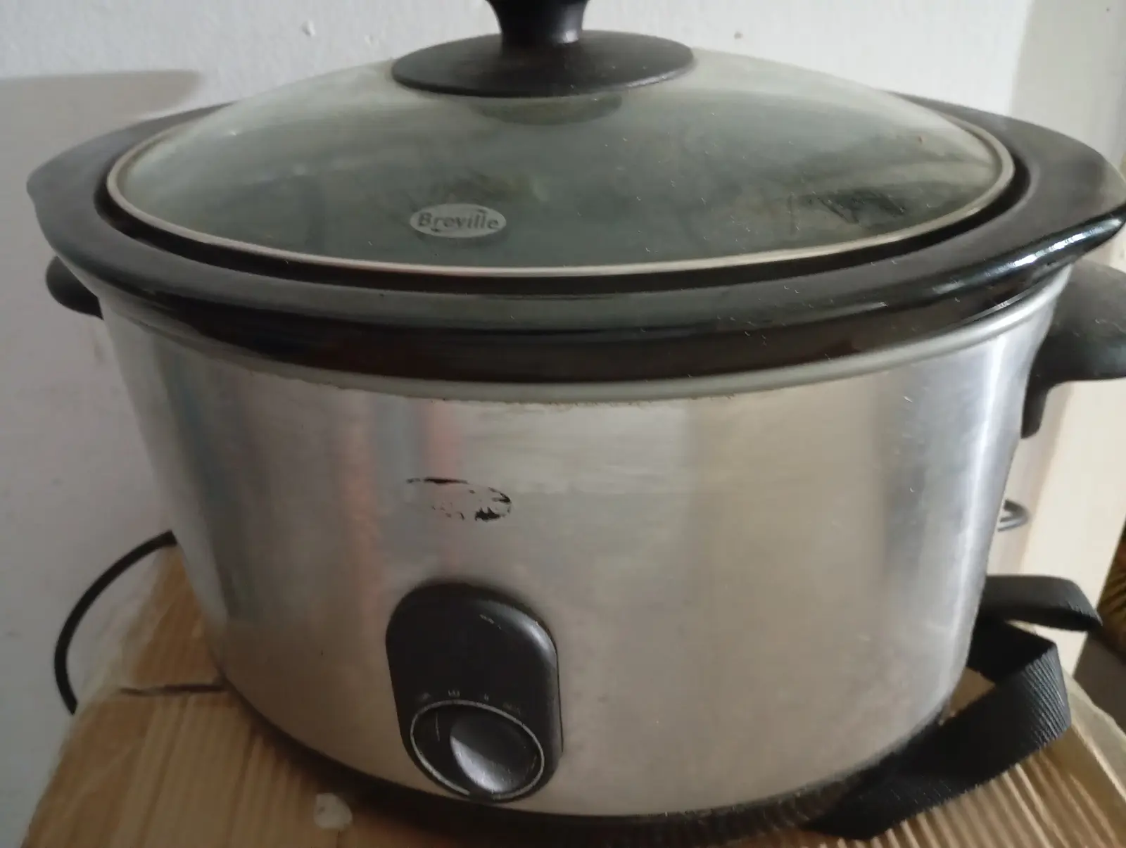 Slow cooker